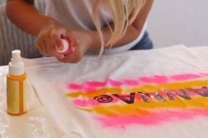 Transforma tu una camiseta con pintura en spray
