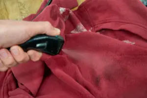 Tips para eliminar la pintura acrílica de la ropa (sin necesidad de alcohol)