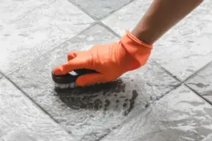 Guía definitiva para eliminar pintura de un piso de cemento